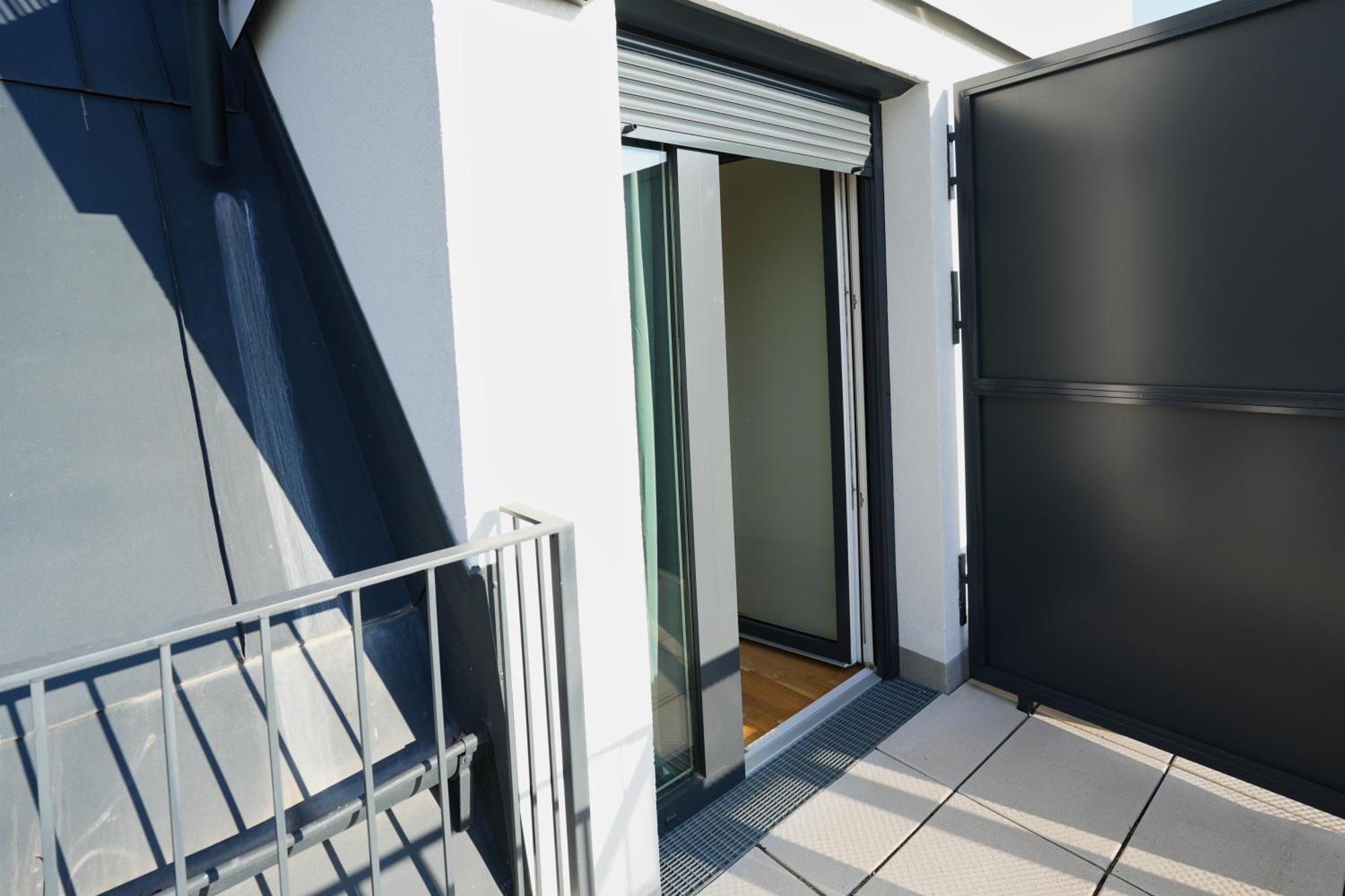 Modern Design Meets Green Comfort - Stay In Style At Carl'S Design Residences L Parking & Great Connection To City Center Vienna Exterior photo