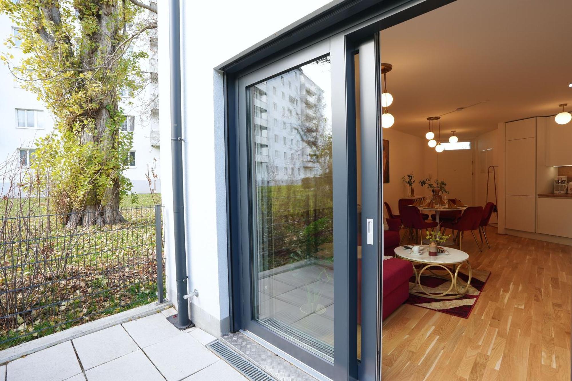 Modern Design Meets Green Comfort - Stay In Style At Carl'S Design Residences L Parking & Great Connection To City Center Vienna Exterior photo