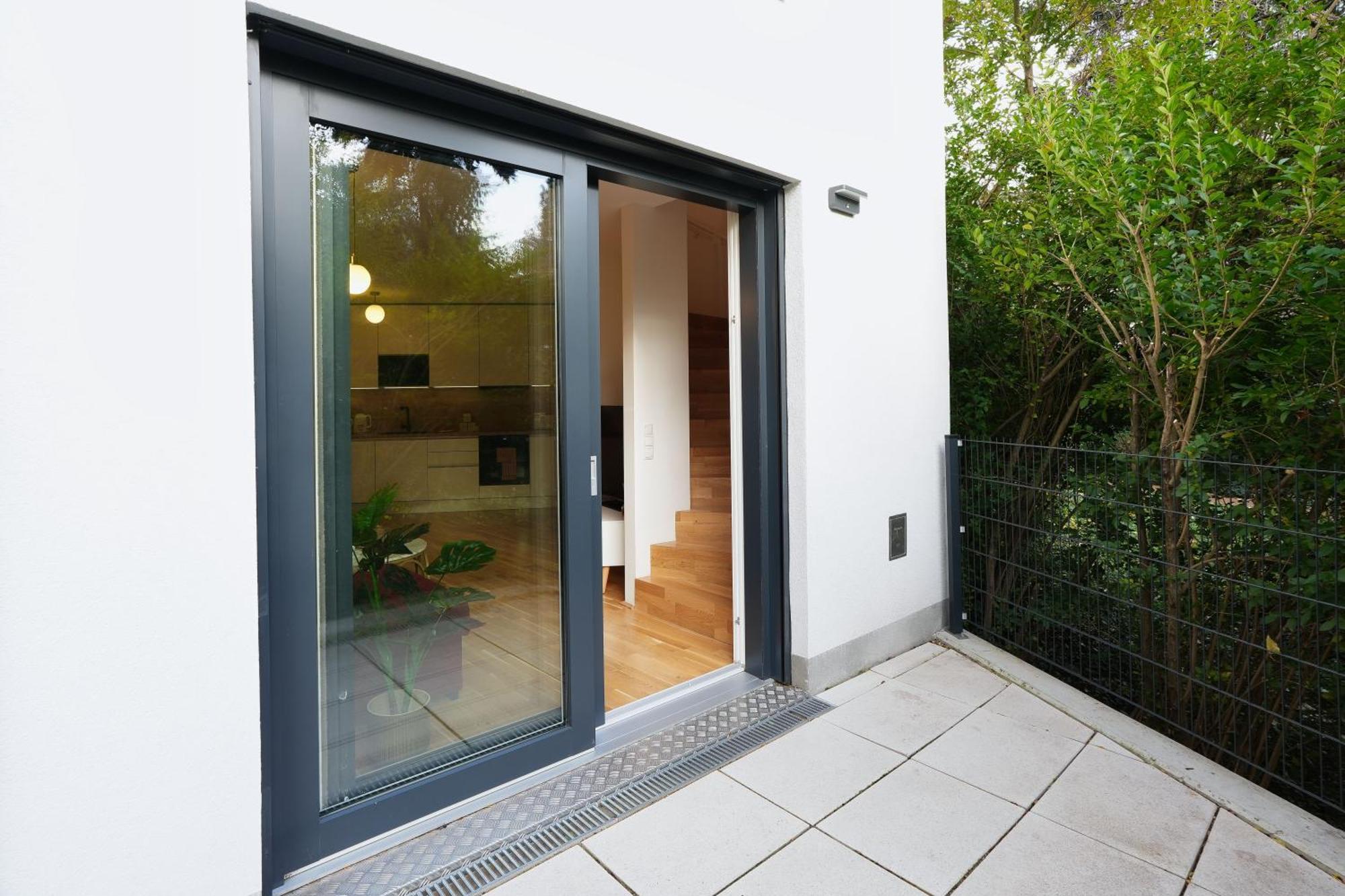 Modern Design Meets Green Comfort - Stay In Style At Carl'S Design Residences L Parking & Great Connection To City Center Vienna Exterior photo