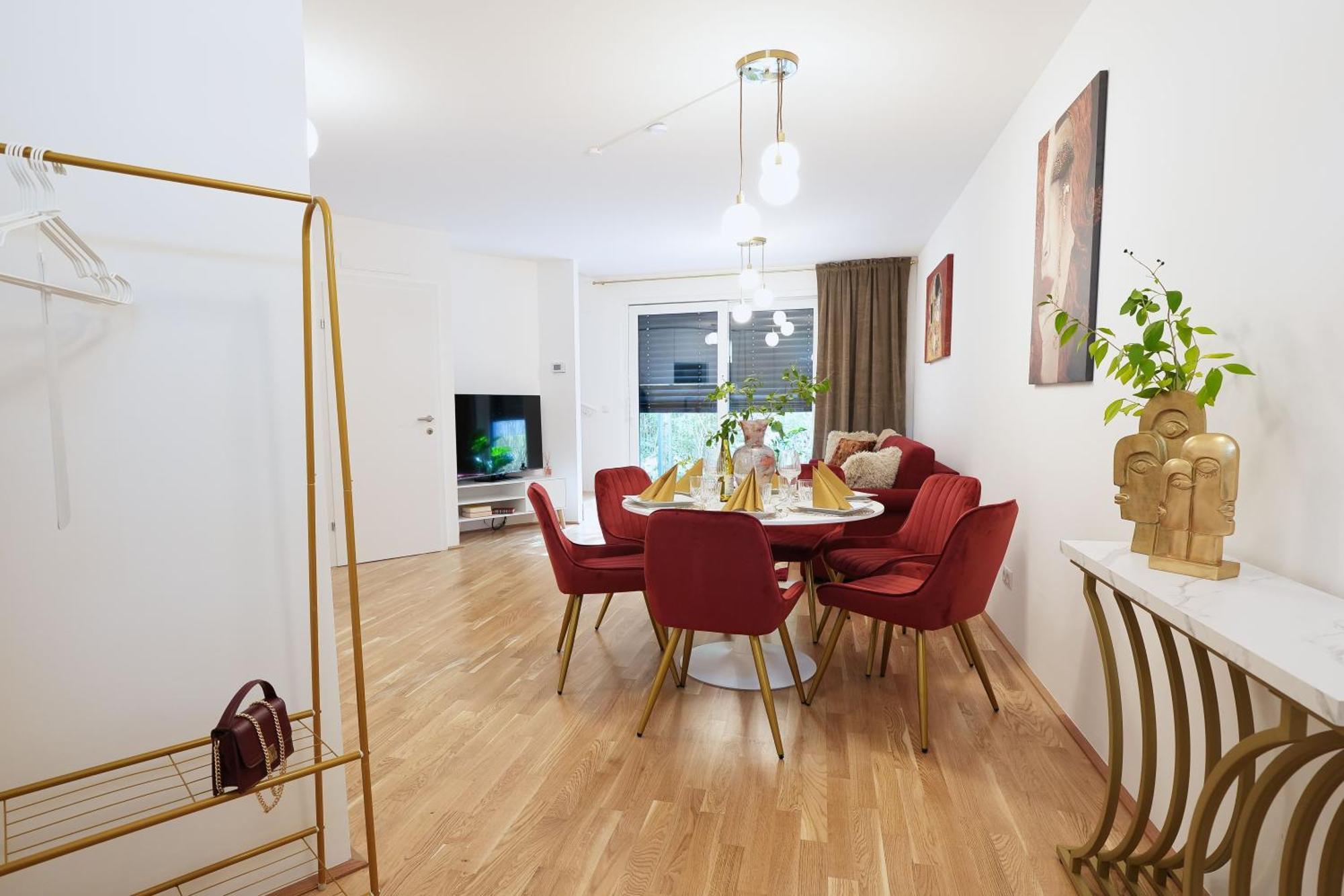 Modern Design Meets Green Comfort - Stay In Style At Carl'S Design Residences L Parking & Great Connection To City Center Vienna Exterior photo